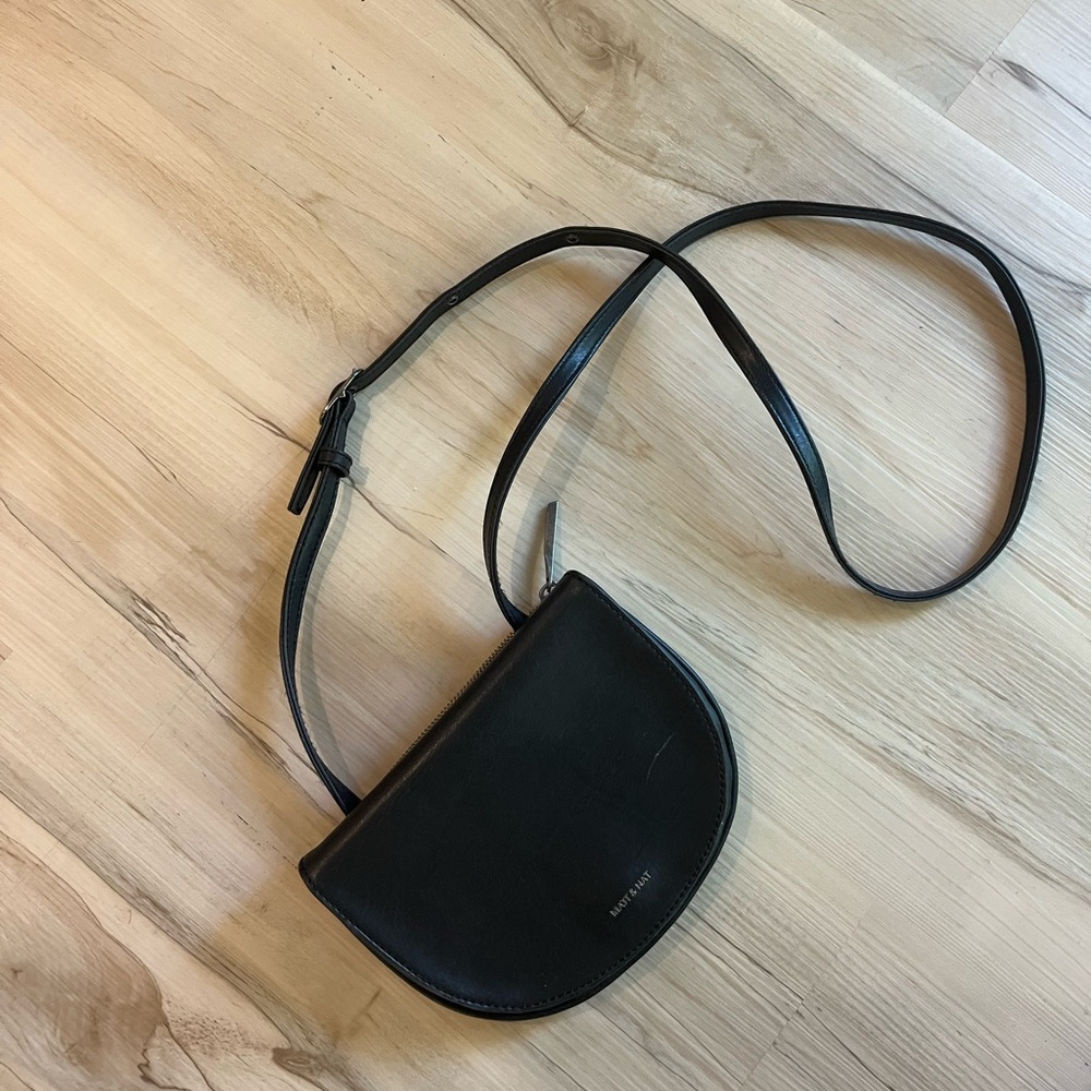 Matt & Nat half moon bag black